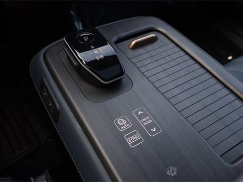 Certified 2025 Nissan Ariya Platinum image 19