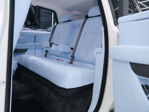 Used 2026 Rolls-Royce Cullinan image 38