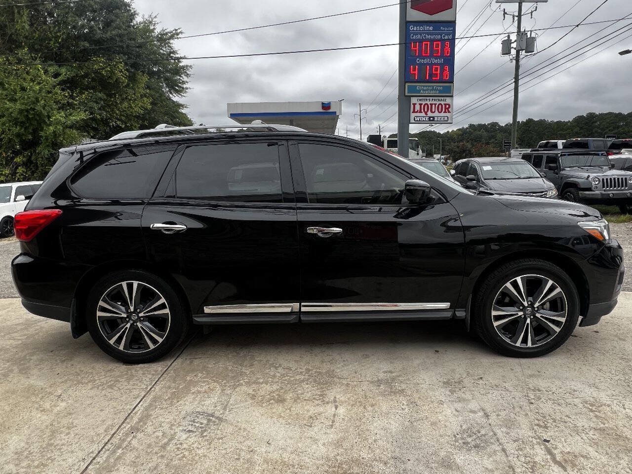 Used 2019 Nissan Pathfinder Platinum w/ Cargo Package FWD image 7