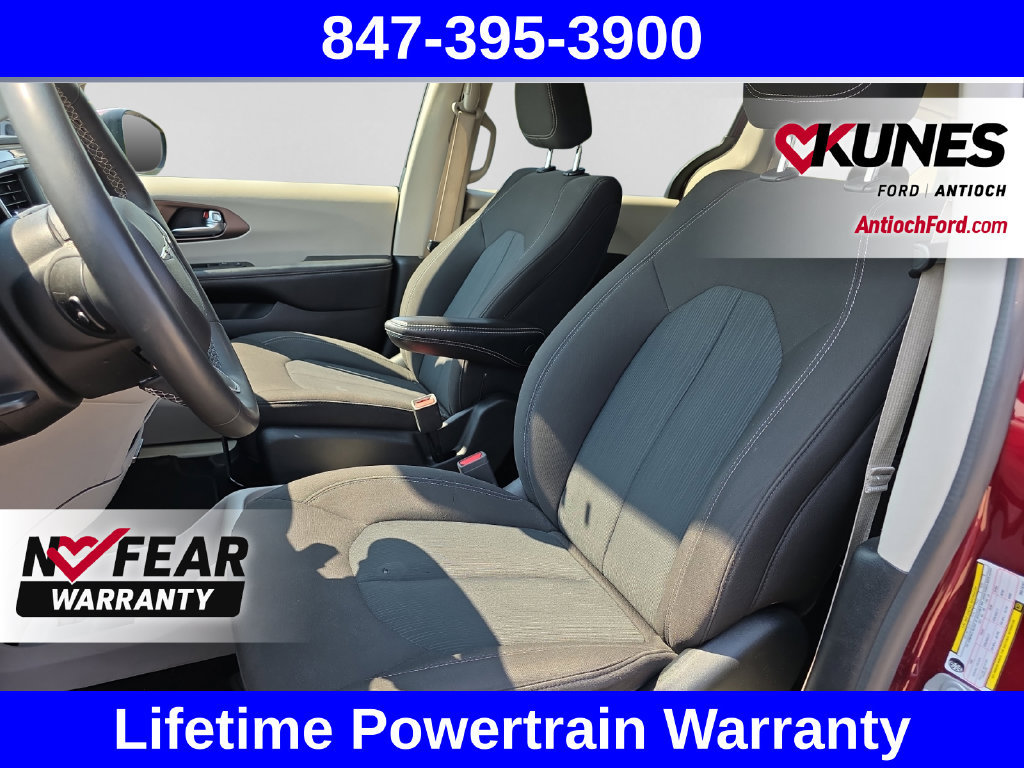 Used 2023 Chrysler Voyager LX FWD image 14