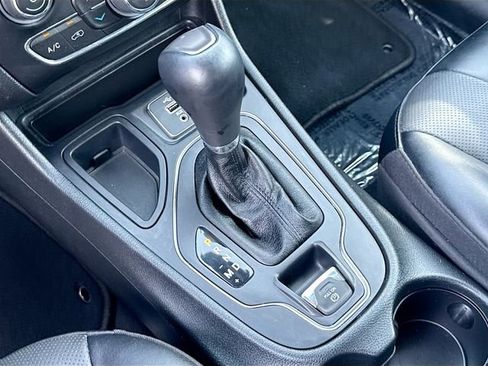 Used 2022 Jeep Cherokee Latitude Lux FWD image 15