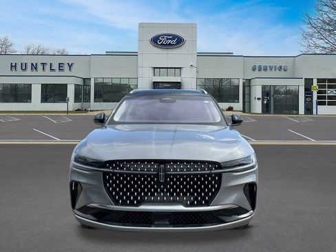 Used 2024 Lincoln Nautilus Reserve AWD/4WD image 2