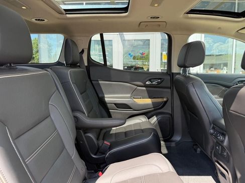 Used 2019 GMC Acadia Denali w/ Technology Package AWD/4WD image 10