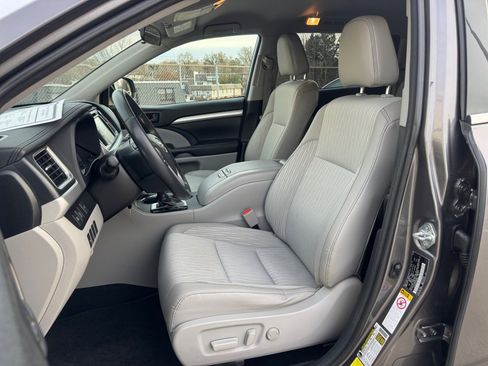 Used 2018 Toyota Highlander Plus image 34