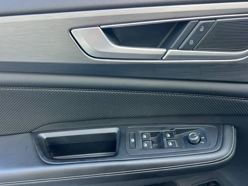 Used 2024 Volkswagen Atlas Cross Sport SE image 12