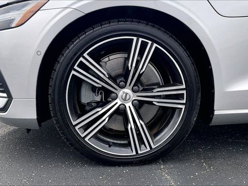 Used 2022 Volvo S60 T8 Inscription image 9