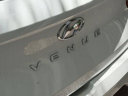 Used 2025 Hyundai Venue SEL FWD image 9