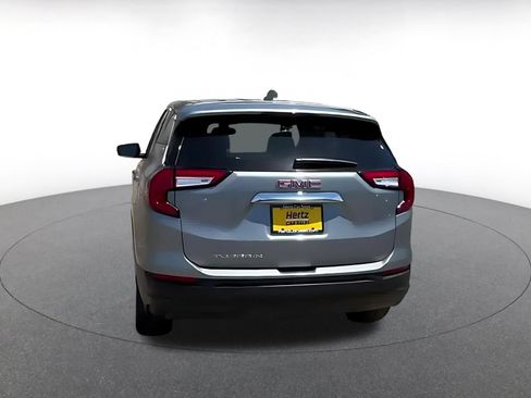 Used 2024 GMC Terrain SLE FWD image 12