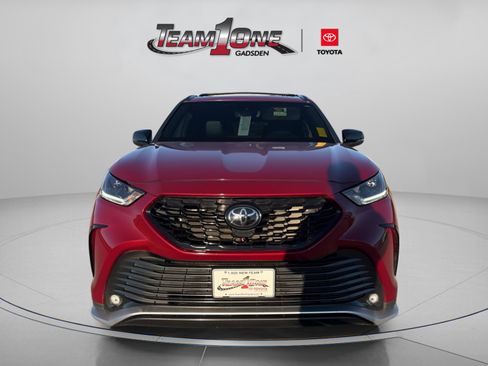 Used 2023 Toyota Highlander XSE image 2