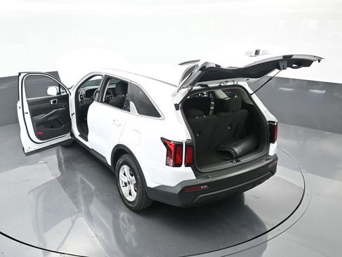 Used 2023 Kia Sorento LX image 58