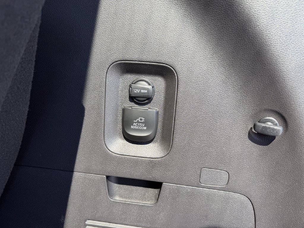 Used 2025 Kia Carnival SX w/ SX Dark Edition Package FWD image 36