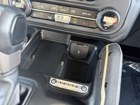Used 2025 Ford Bronco Badlands AWD/4WD image 22