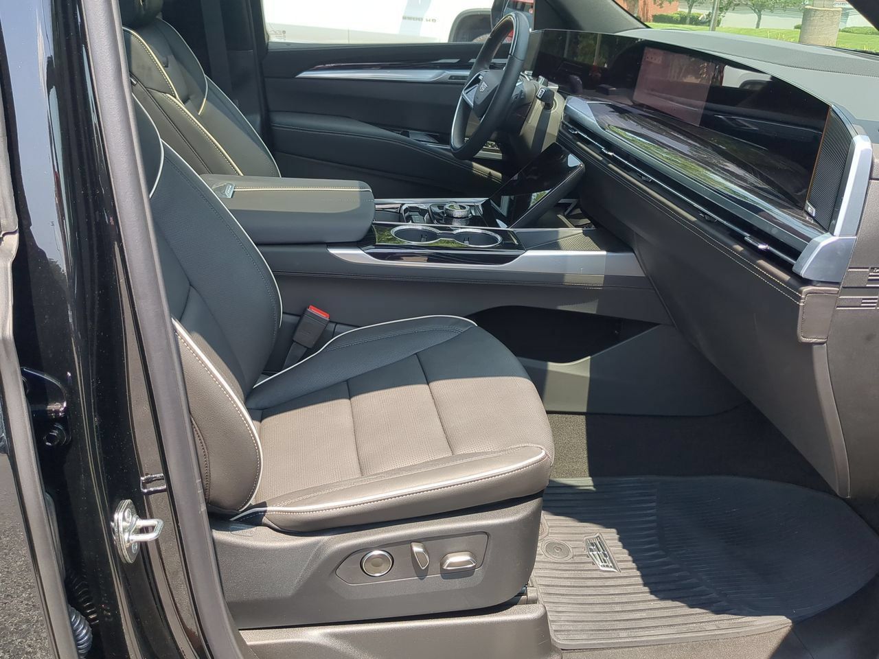 Used 2026 Cadillac Escalade Sport w/ Touring Package AWD/4WD image 29