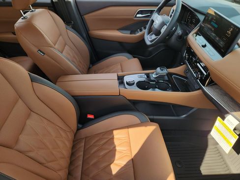 New 2026 Nissan Rogue Platinum image 10