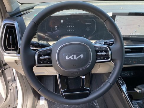 Used 2025 Kia Sorento SX FWD image 30