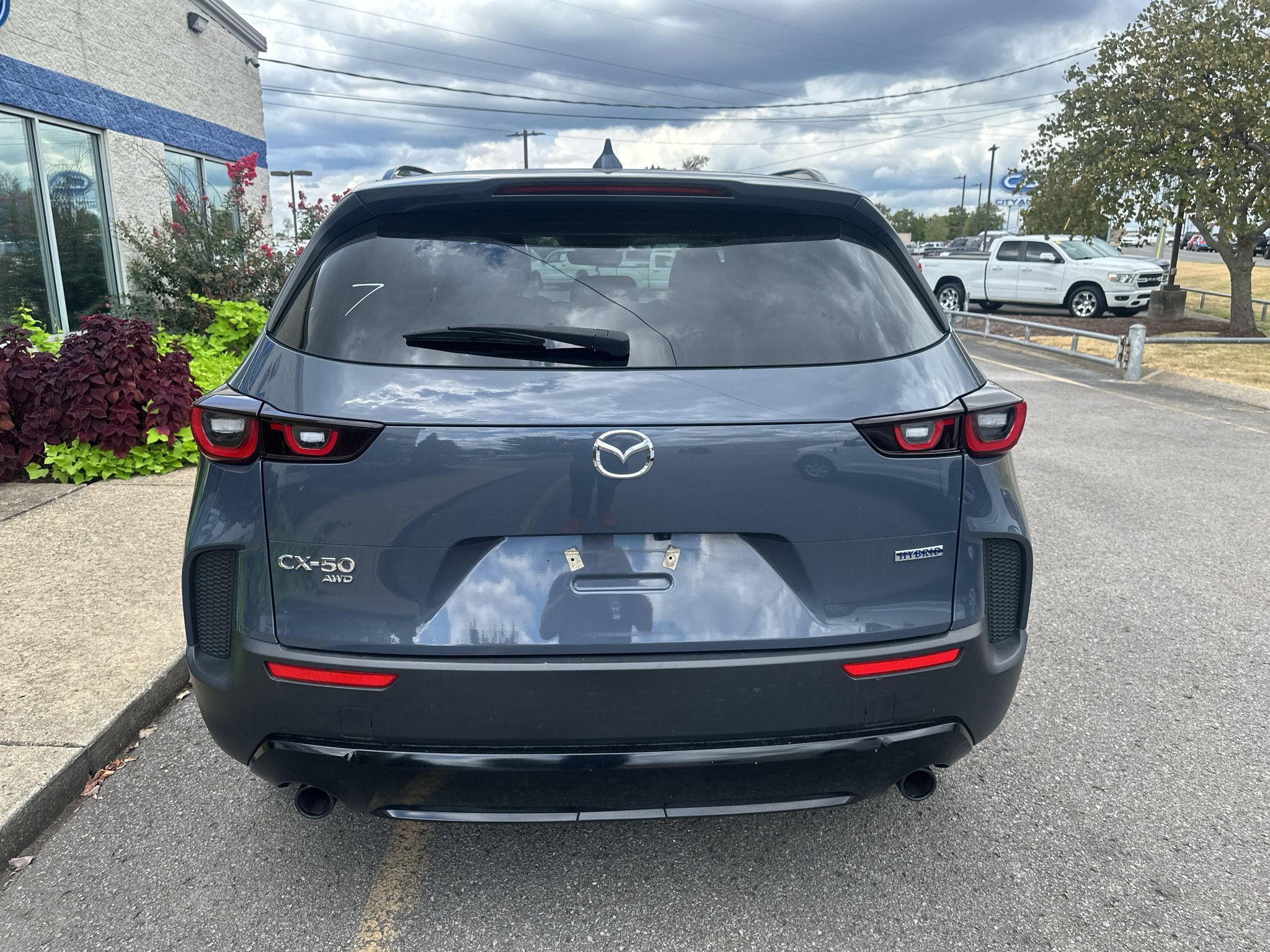 Used 2025 MAZDA CX-50 AWD 2.5 Hybrid w/ Premium Pkg image 5