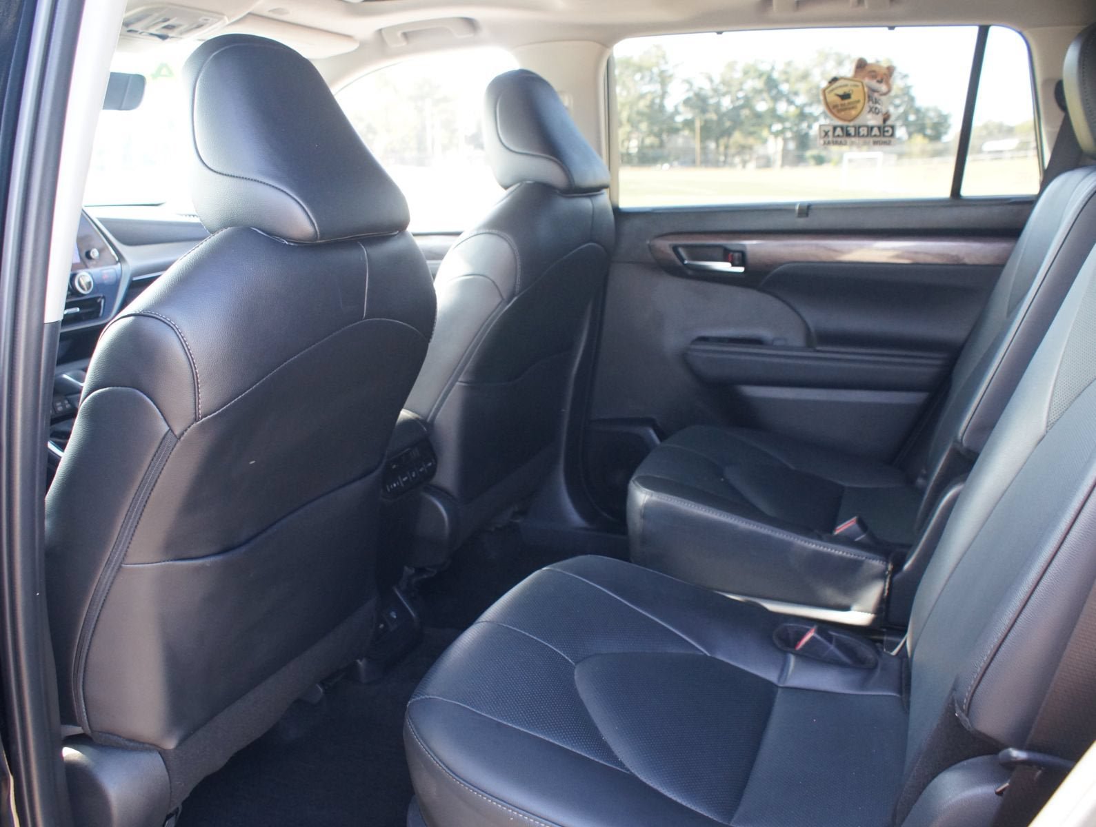 Used 2024 Toyota Highlander Limited FWD image 15