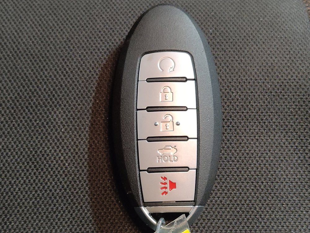 Used 2020 Nissan Versa SR FWD image 32