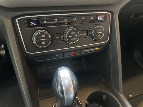 Used 2020 Volkswagen Atlas Cross Sport SE w/ Panoramic Sunroof Package AWD/4WD image 19