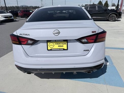 Certified 2024 Nissan Altima 2.5 SR w/ SR Premium Package image 8