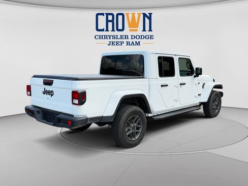 Used 2026 Jeep Gladiator Sport AWD/4WD image 3