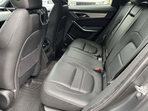 Used 2023 Jaguar F-PACE R-Dynamic S image 15