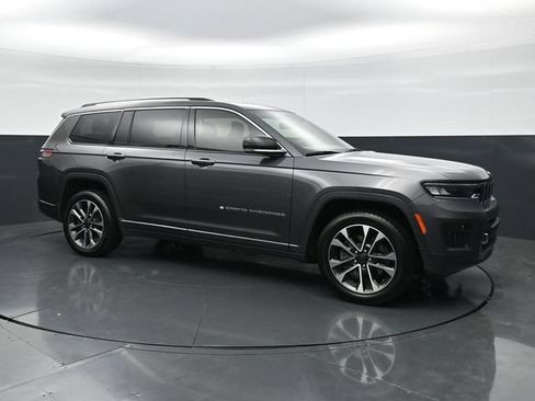 Used 2021 Jeep Grand Cherokee L Overland w/ Luxury Tech Group IV AWD/4WD image 3