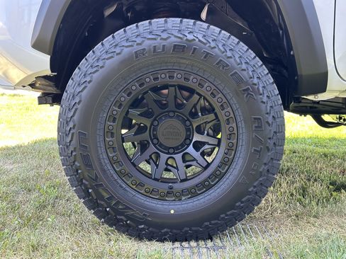 Used 2021 Toyota Tacoma TRD Off-Road w/ Technology Package image 14