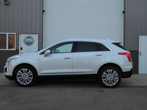 Used 2019 Cadillac XT5 Premium Luxury w/ Driver Assist Package FWD image 3