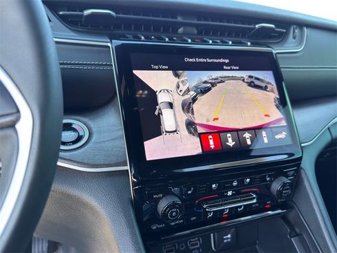 Used 2024 Jeep Grand Cherokee Limited 4xe w/ Luxury Tech Group II image 19