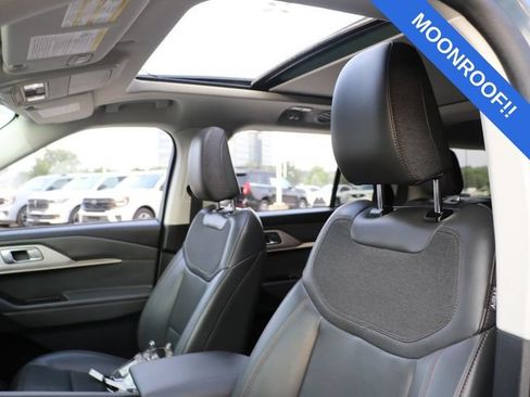 Used 2025 Ford Explorer Active w/ Active Comfort Package AWD/4WD image 21