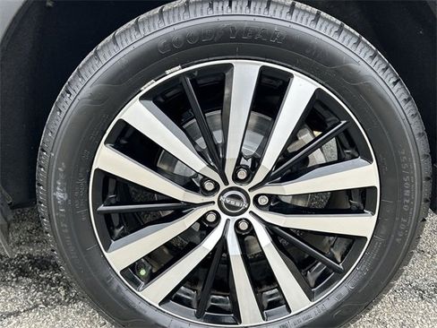 Used 2023 Nissan Pathfinder Platinum image 11