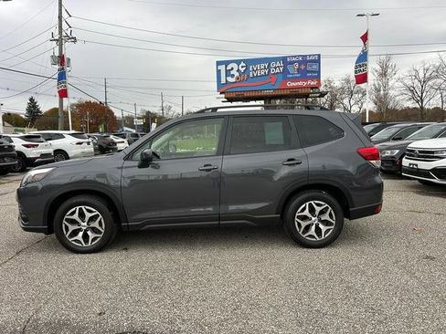 Used 2023 Subaru Forester Premium image 6