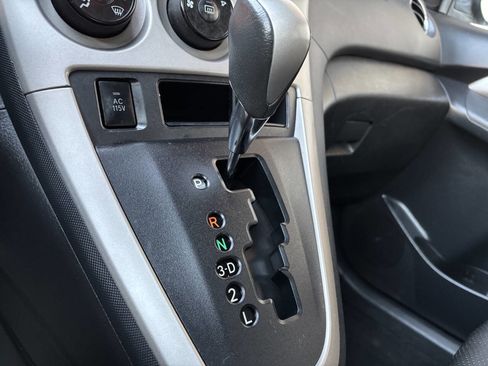 Used 2009 Pontiac Vibe AWD w/ Sun And Sound Package image 18