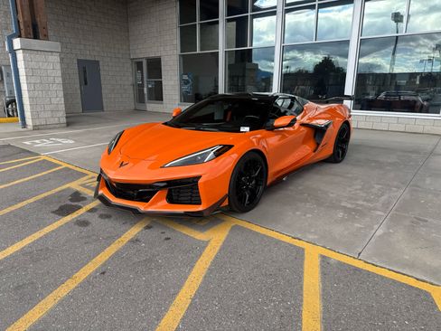 Used 2023 Chevrolet Corvette Z06 w/ Z07 Performance Package image 1