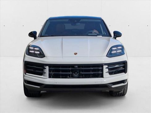 Used 2024 Porsche Cayenne S image 2