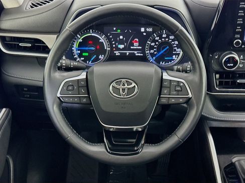 Used 2021 Toyota Highlander XLE image 36