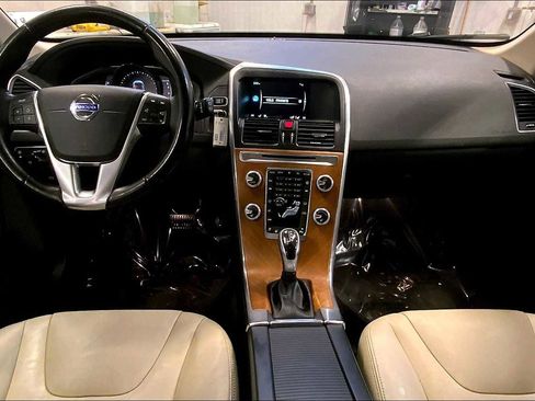 Used 2017 Volvo XC60 T5 Inscription w/ Preferred Option Package image 15
