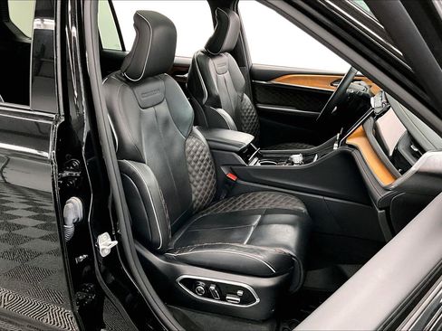 Used 2023 Jeep Grand Cherokee L Summit AWD/4WD image 8