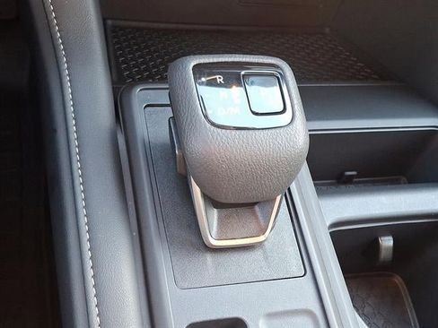 Used 2025 Nissan Pathfinder S image 16