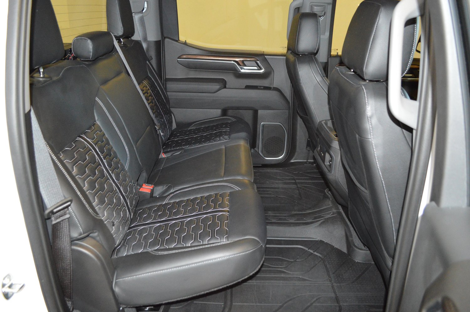 Used 2023 Chevrolet Silverado 1500 RST w/ Redline Edition AWD/4WD image 12