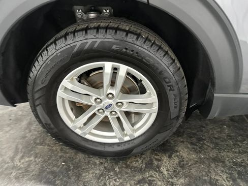 Used 2022 Ford Explorer XLT w/ Equipment Group 202A AWD/4WD image 5
