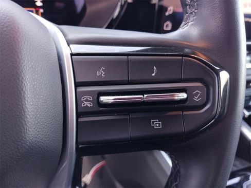 Used 2023 Chevrolet Colorado LT image 34