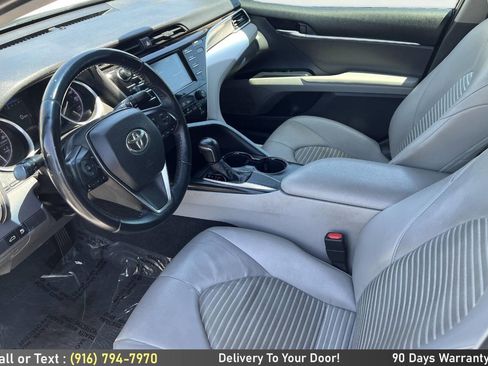 Used 2018 Toyota Camry SE w/ Moonroof Package FWD image 13