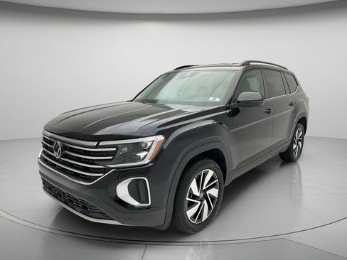 Used 2025 Volkswagen Atlas SE AWD/4WD image 3