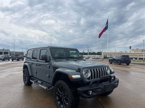 Used 2025 Jeep Wrangler Unlimited Sahara AWD/4WD image 1
