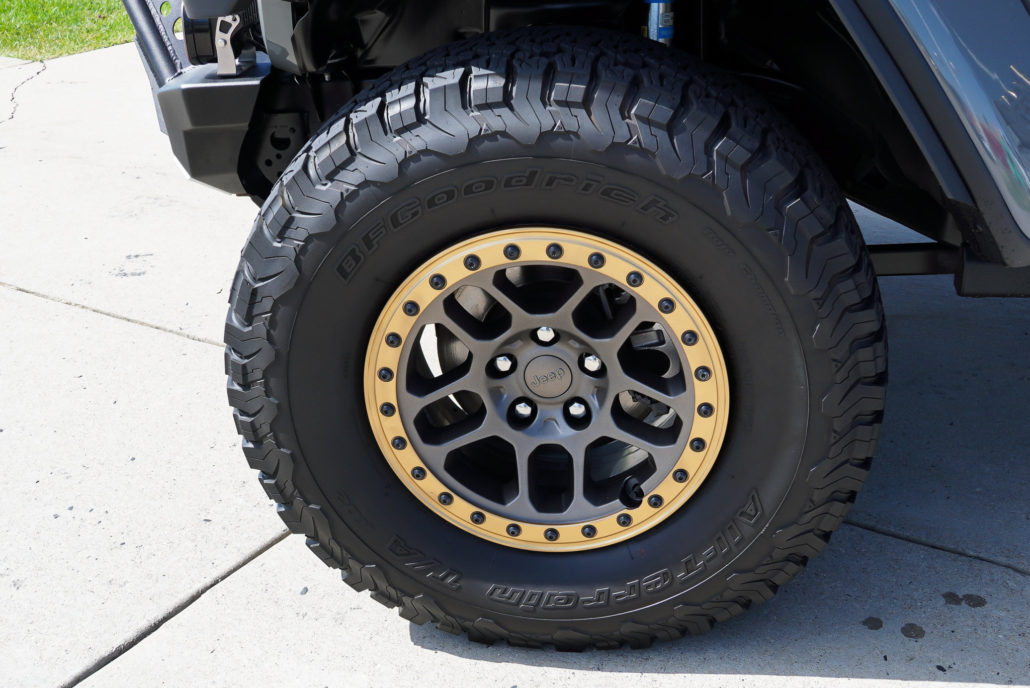 Used 2022 Jeep Wrangler Unlimited Rubicon w/ Xtreme Recon 35" Tire Package AWD/4WD image 12
