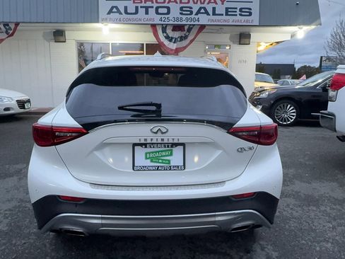 Used 2017 INFINITI QX30 Premium w/ Navigation Package image 6