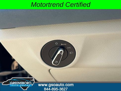 Used 2025 Volkswagen Jetta SE FWD image 30