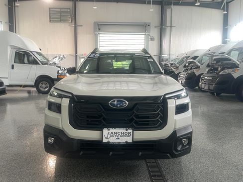 Used 2026 Subaru Outback Premium AWD/4WD image 2